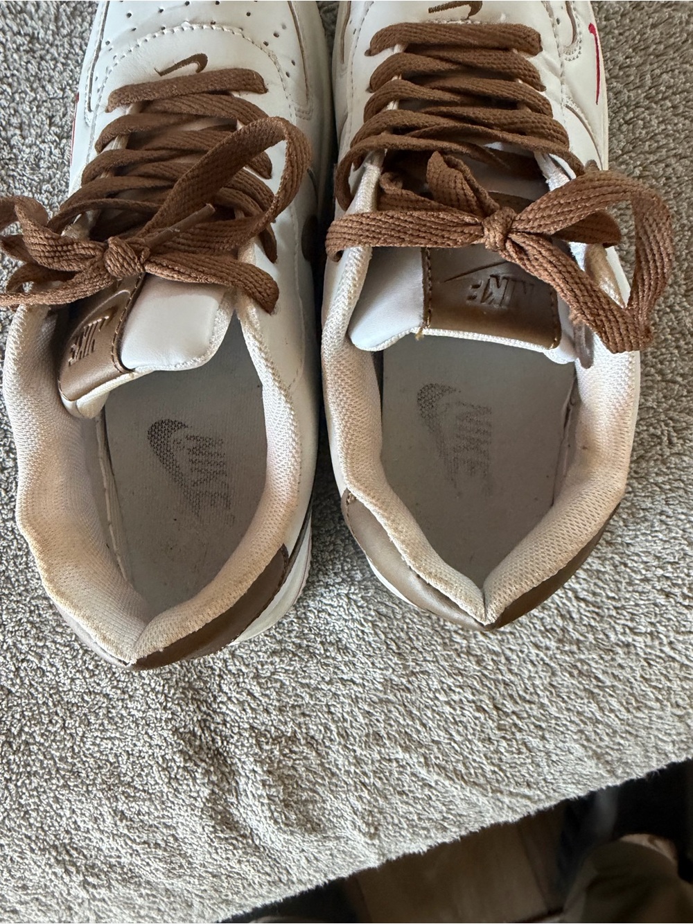 Nike White and Brown Low-Top Sneakers with Red Accent - Picture 10 of 11